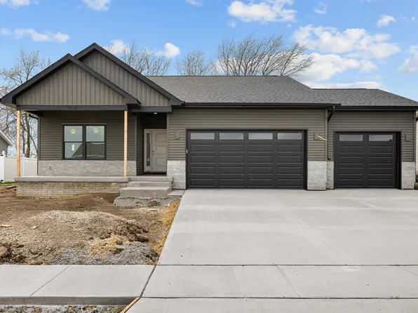 1210 Eagles Crest Dr, Davenport, IA 52804