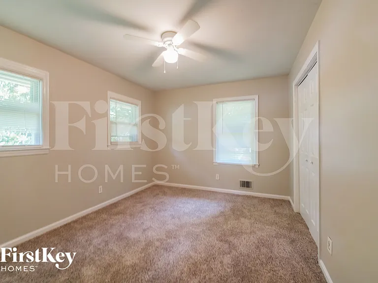 1098 Holly Cir — Photo 14