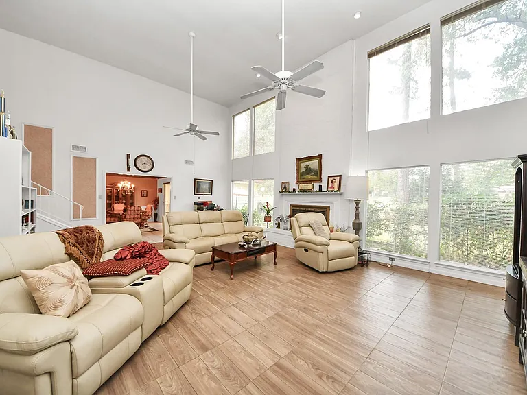 17 Winged Foot Dr — Photo 2