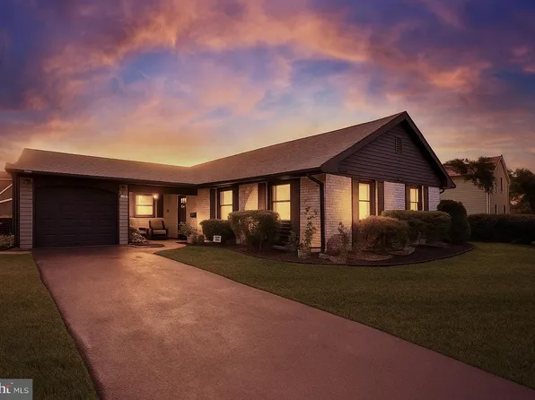 37 Millbrook Dr, Willingboro, NJ 08046