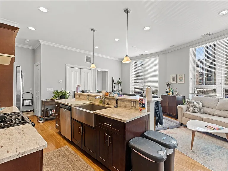 951 W Huron St #204 — Photo 5