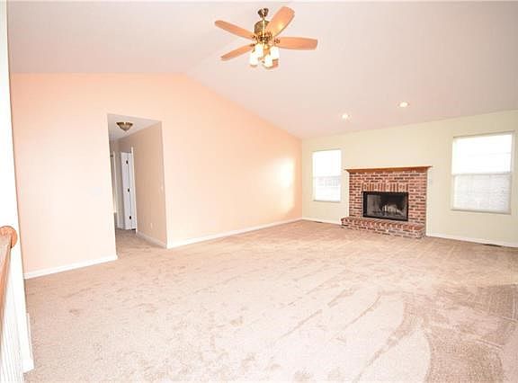 VERY SPACIOUS GREAT ROOM
