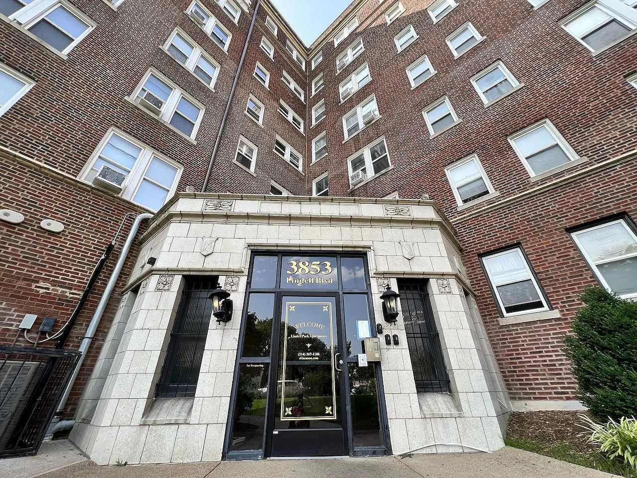 Lindell Park Apartments — Photo 3