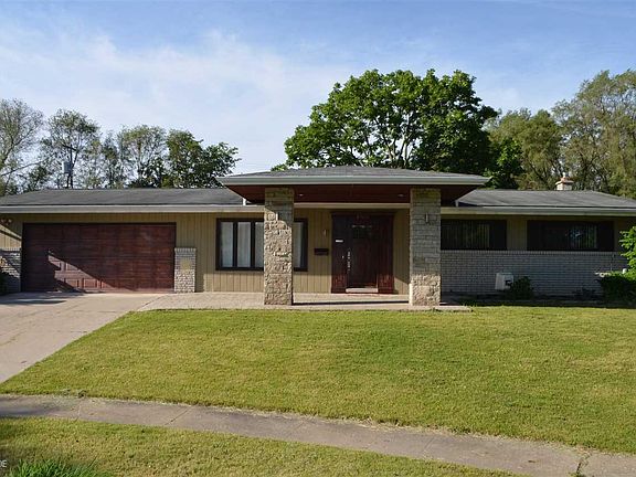3rd image of 8488 Robinwood Cir