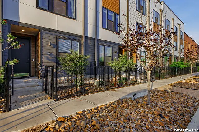 719 E Locust St #4107 — Photo 4