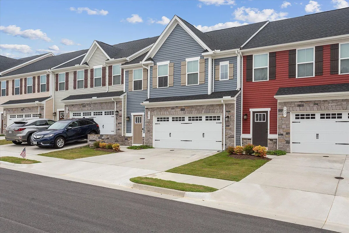 Building Photo - 3435 Foxglove Dr