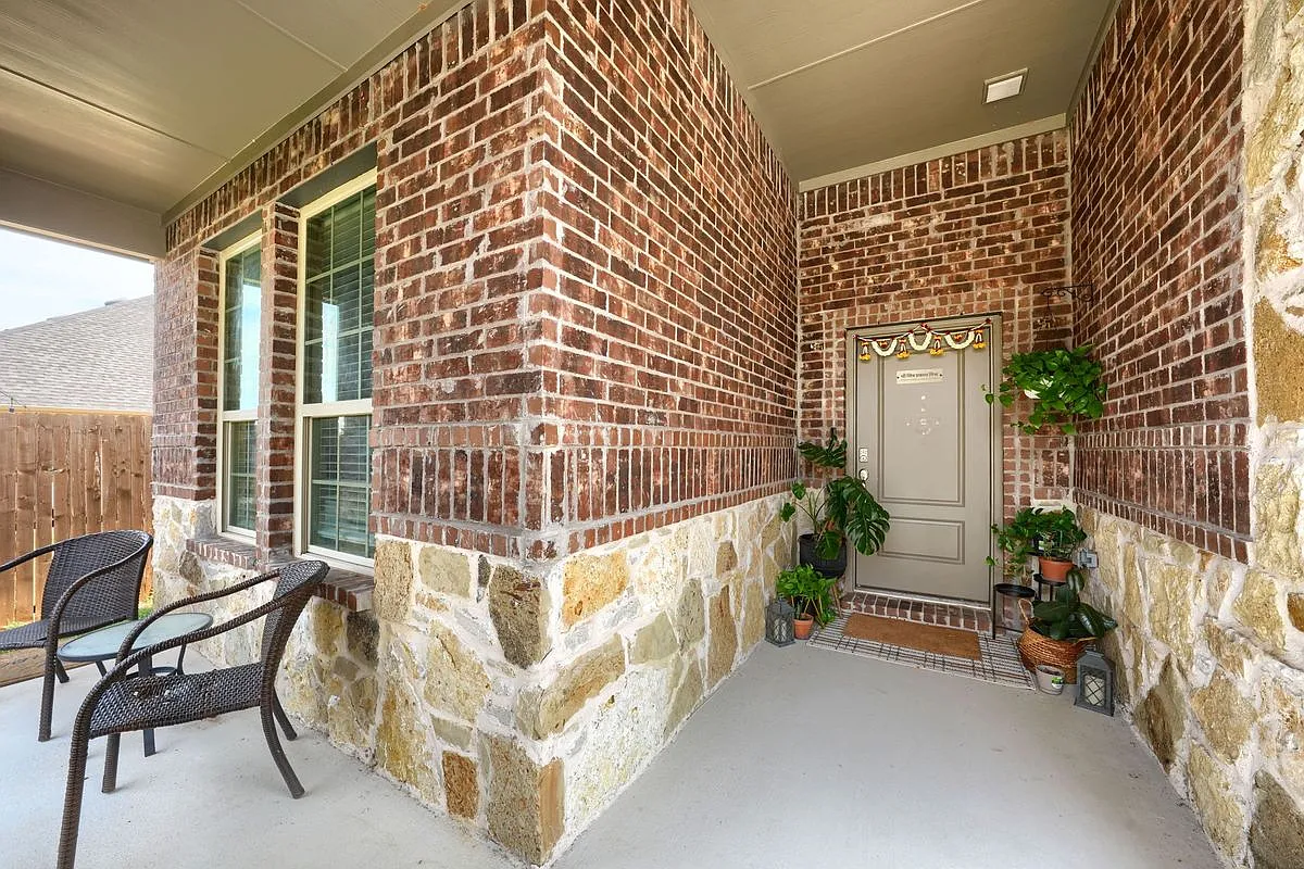 3 bed, 2.0 bath, 1783 sqft, $2,295 — Photo 3