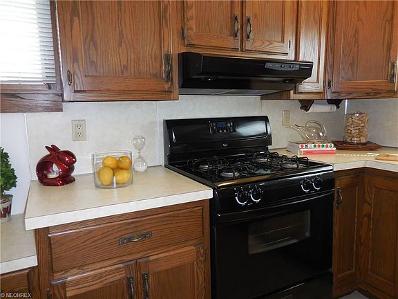 3rd image of 229 Fairpark Dr