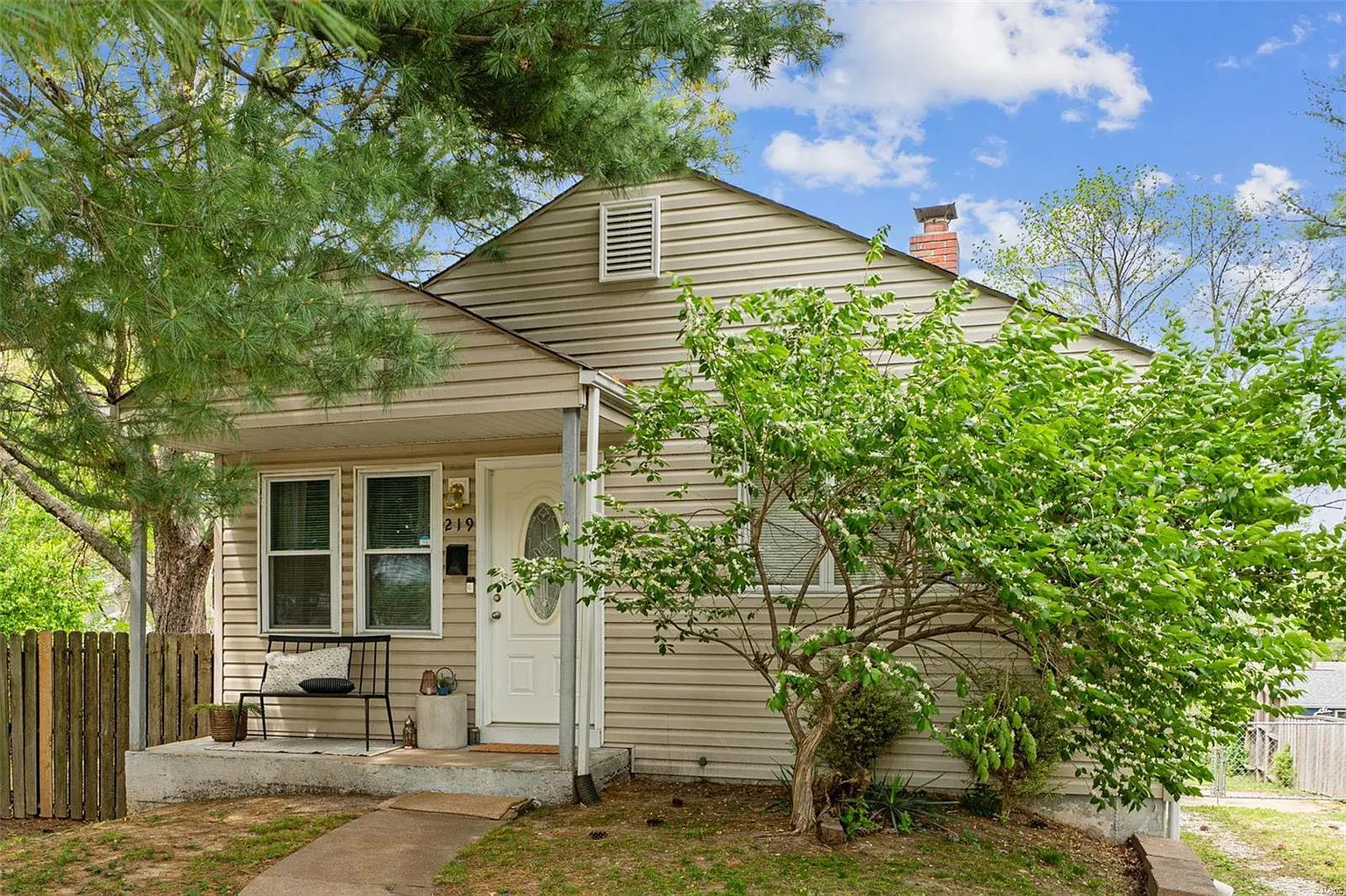 219 Monica Dr photo 1