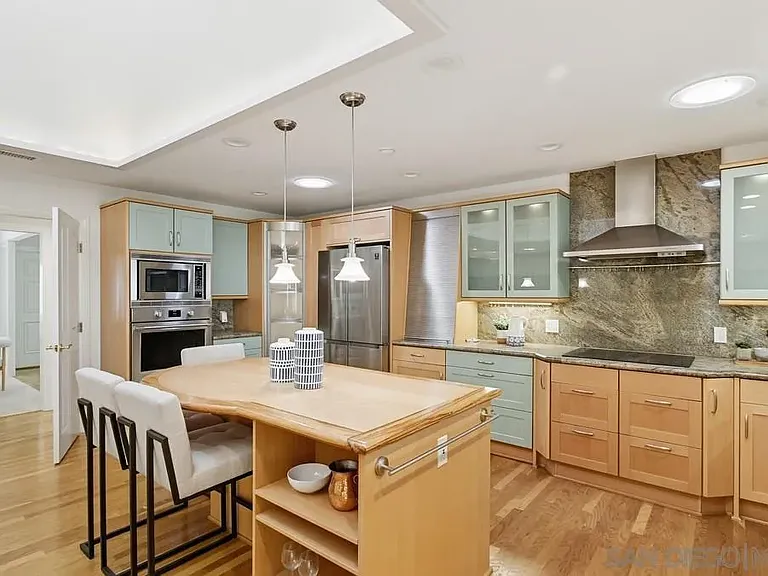 8635 Cliffridge Ave — Photo 10