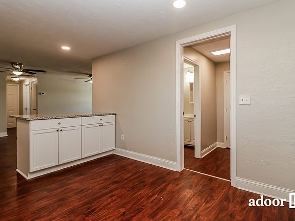 5th image of 2427 Roselawn Dr