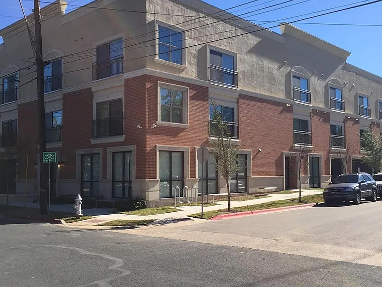 1401 E 4th St #306 — Photo 11
