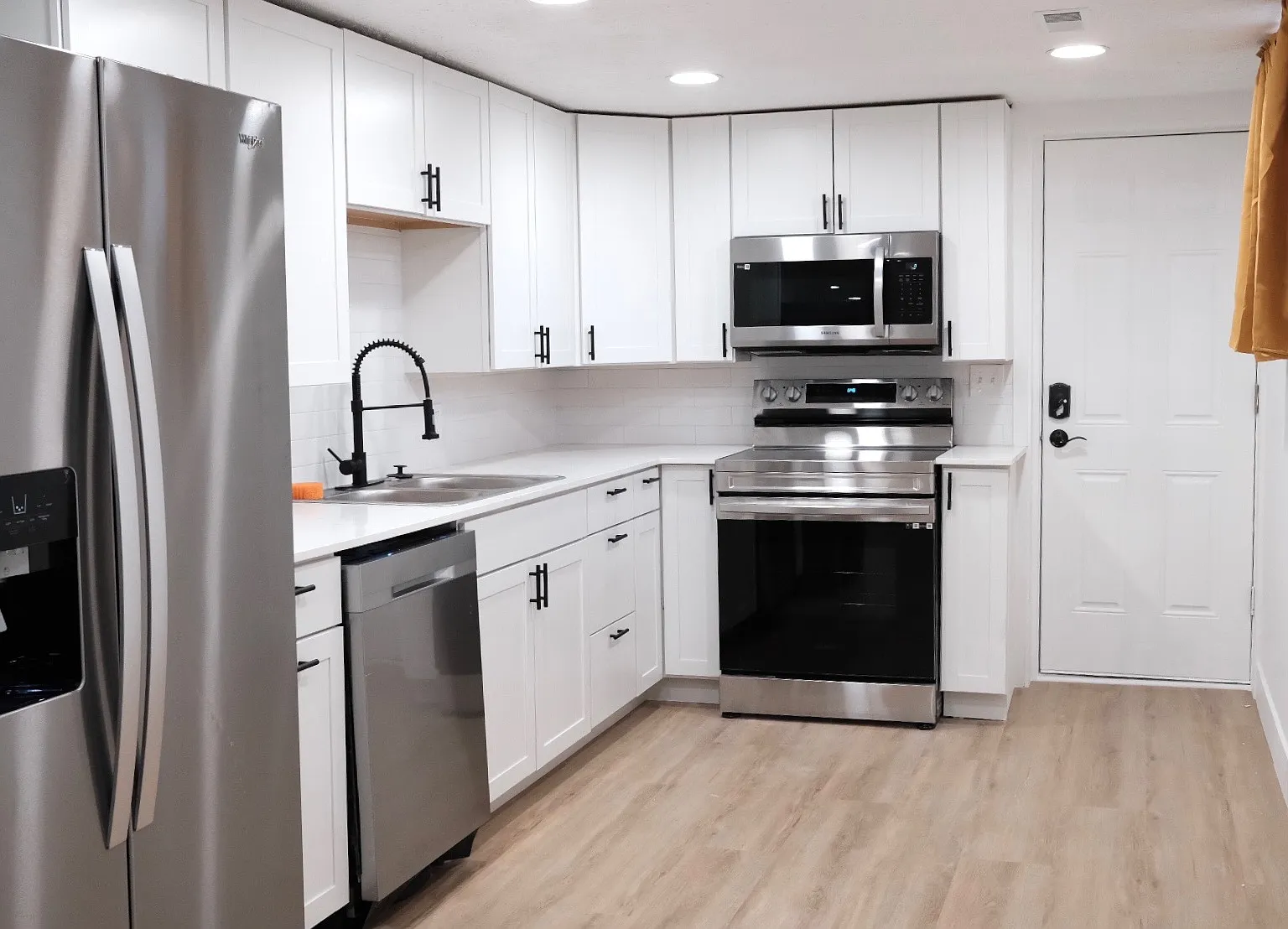 2 bed, 1000 sqft, $1,550 — Photo 4