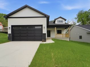 1421 SE Pioneer Rd, Des Moines, IA 50320