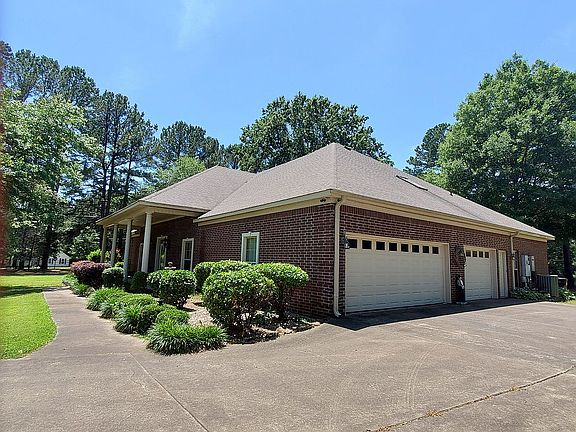 2720SF/3 CAR GARAGE/BONUS RM