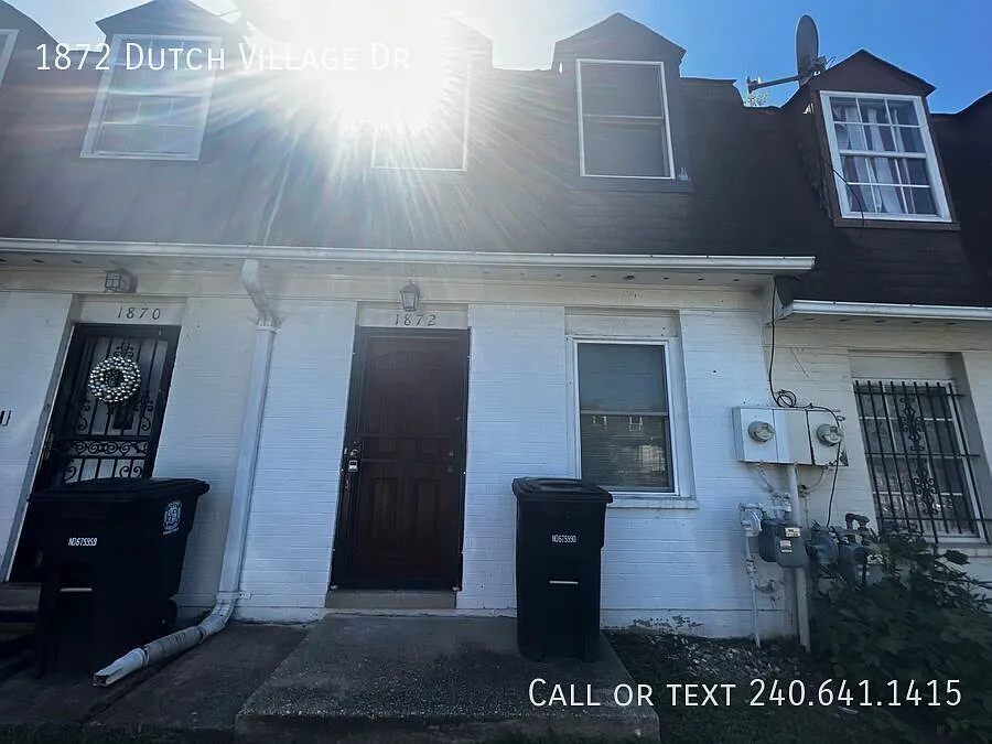 Charming 2 BR/1 BA Townhome in Hyattsville! — Photo 2