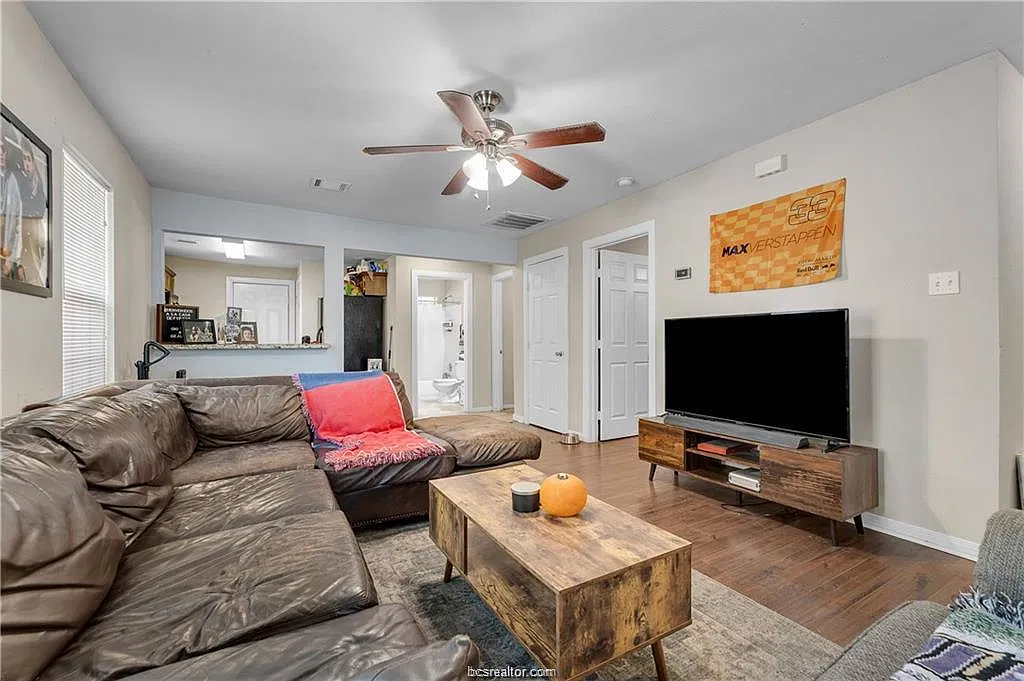 2 bed, 903 sqft, $1,995 — Photo 2