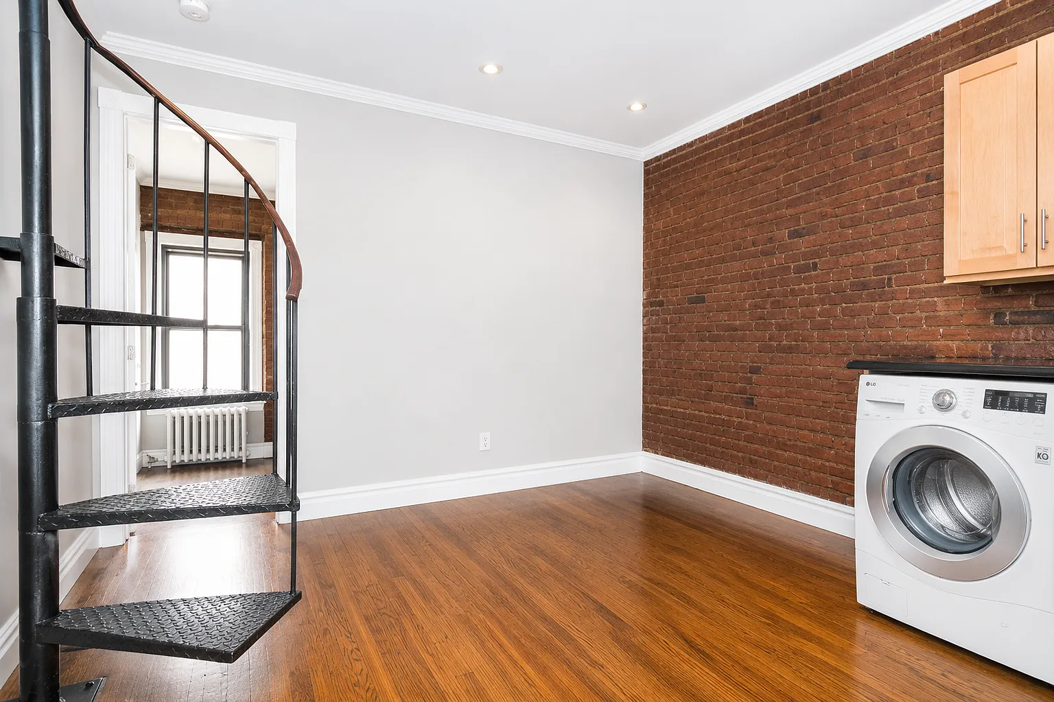 221 East 23rd Street — Photo 2