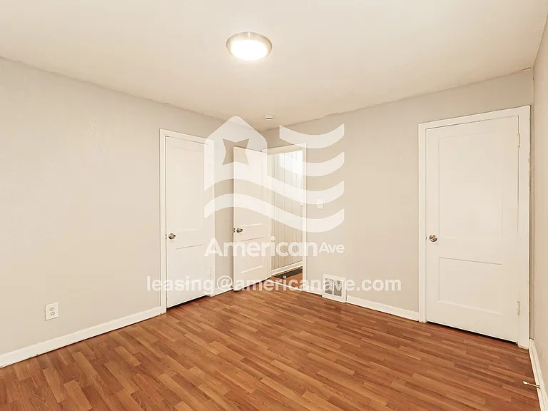 1621962_012_bedroom_12.jpg
