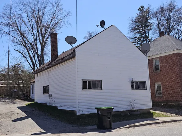 411 5th St, Iron Mountain, MI 49801