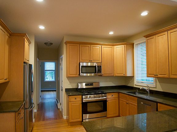 4th image of 24 Forest Ave #24U