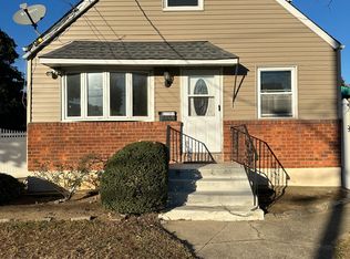 3 Henrietta St FLOOR 1, Valley Stream, NY 11580