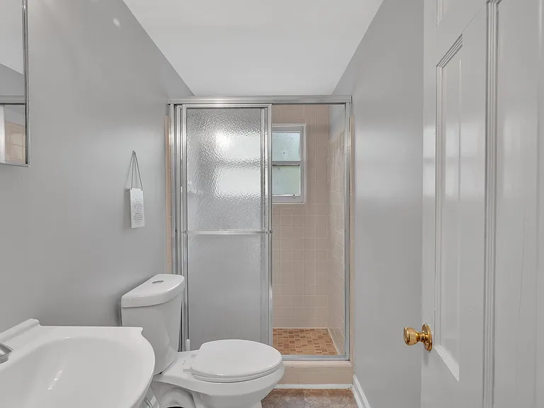 Sharonbrook Dr — Photo 10
