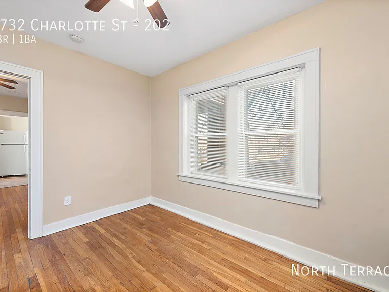 2732 Charlotte St — Photo 8