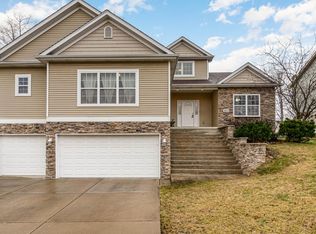 882 Thoreau Trl, Valparaiso, IN 46383