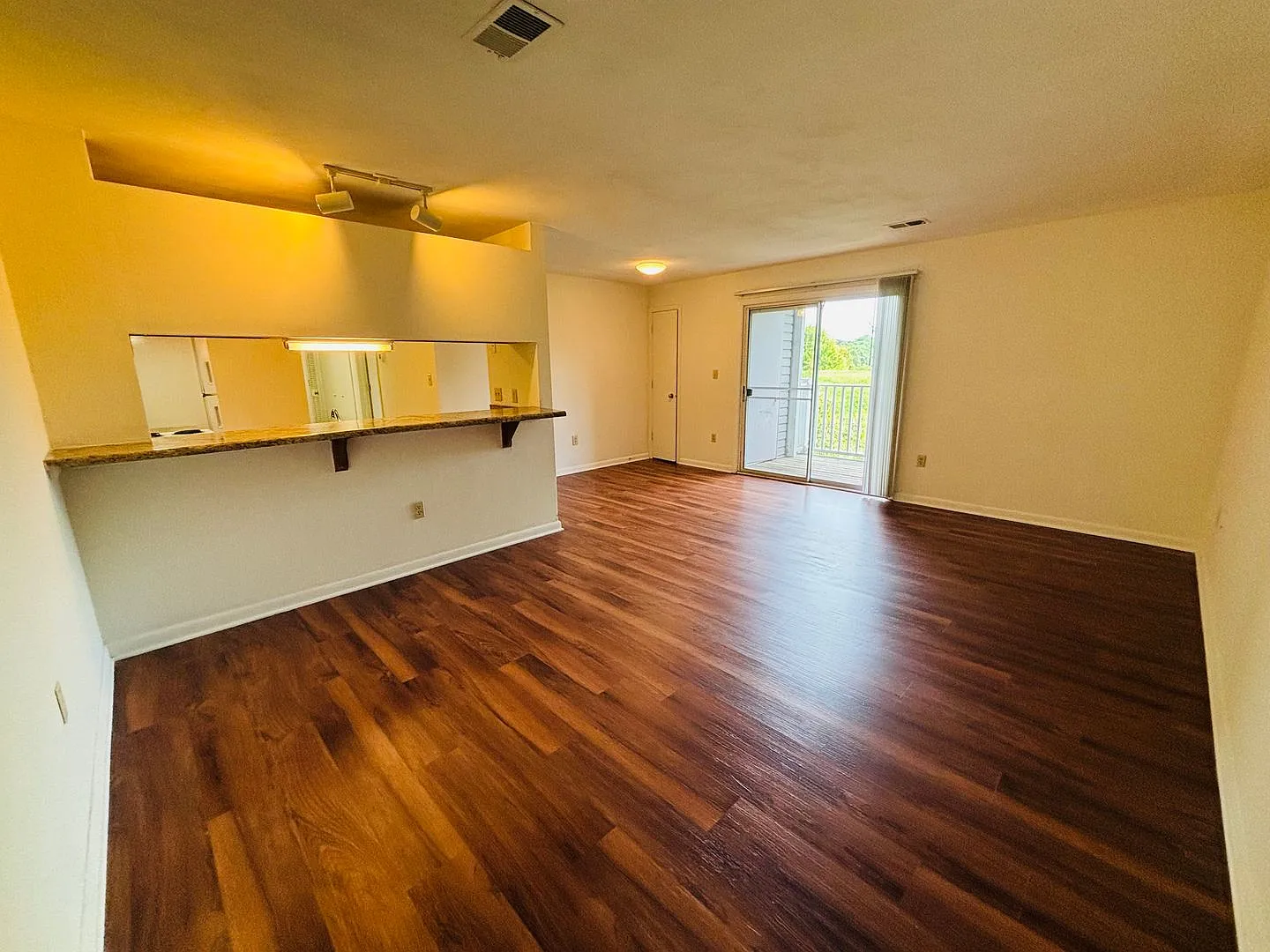 4 Bedroom 2 Bath Condo — Photo 4