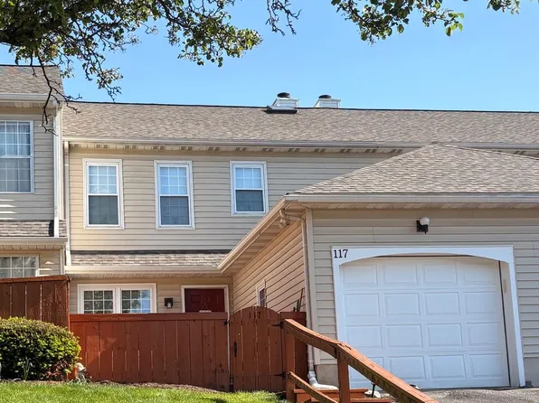 117 Treetops Dr, Lancaster, PA 17601
