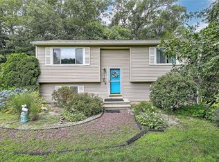 16 Jennifer Ln, Coventry, RI 02816