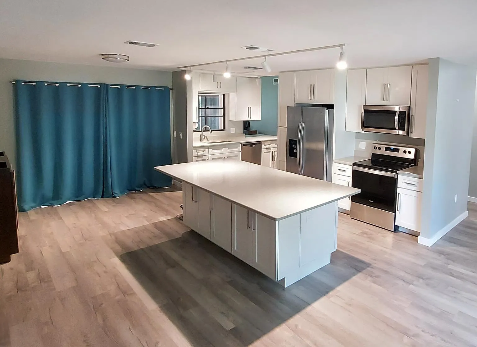 3 bed, 2000 sqft, $1,900 — Photo 3