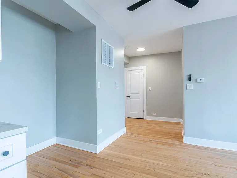 6239 N Western Ave #202 — Photo 20