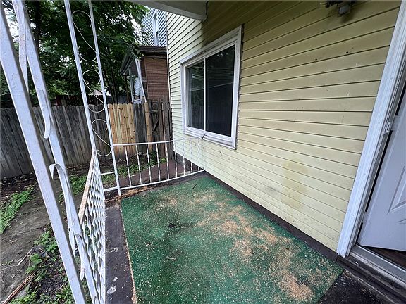 5th image of 113 Hampton St