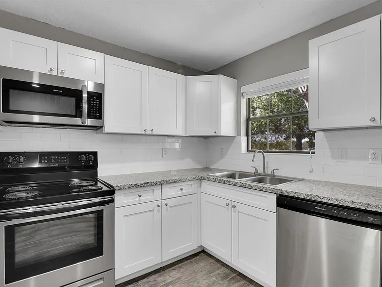 3555 Balboa Cir — Photo 5