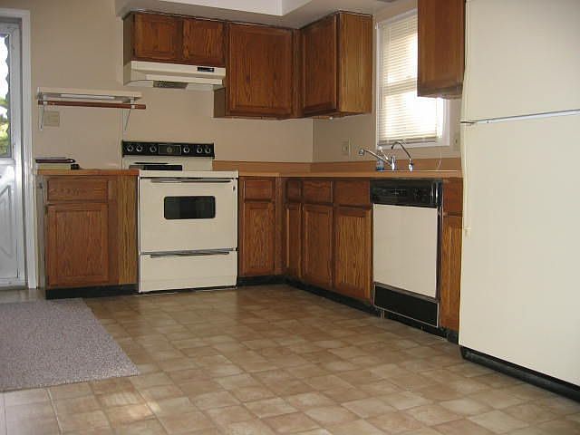 kitchen-new floor and paint