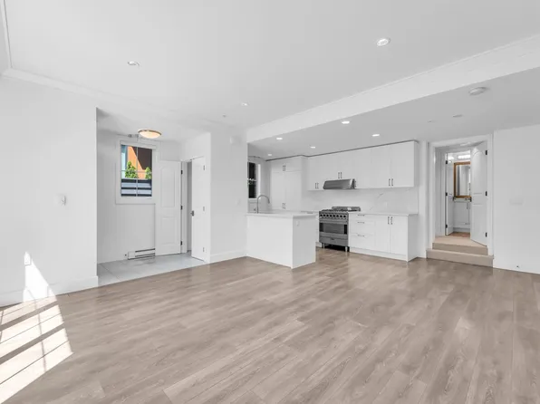 469 W 63rd Ave, Vancouver, BC V5X 2K1