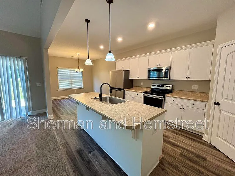 3 bed, 2.0 bath, 1698 sqft, $1,925 — Photo 4