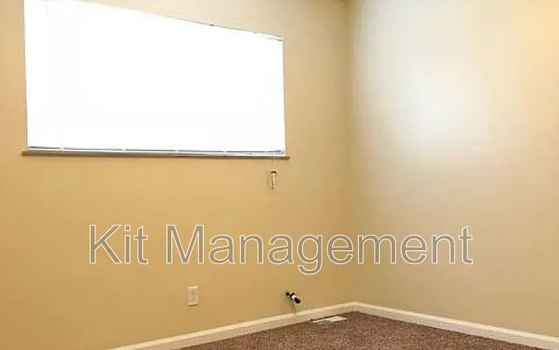 Charming 1-Bedroom Near West Laskey Cozy, Convenient, and Affordable at $675 — Photo 3