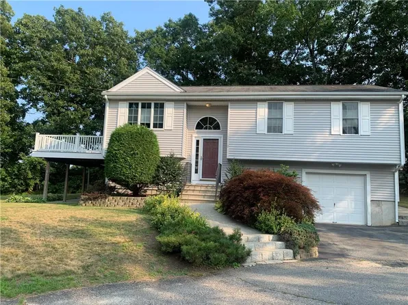 9 Violet St, Johnston, RI 02919