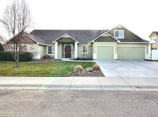697 E Lake Creek St, Meridian, ID 83642