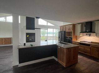 4017 Crest View Rd NE, Solon, IA 52333