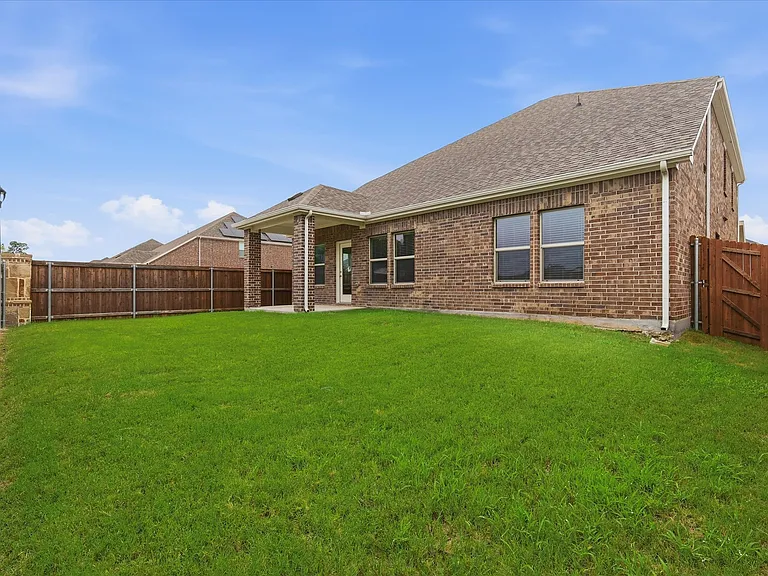 1213 Birchwood Ln — Photo 34