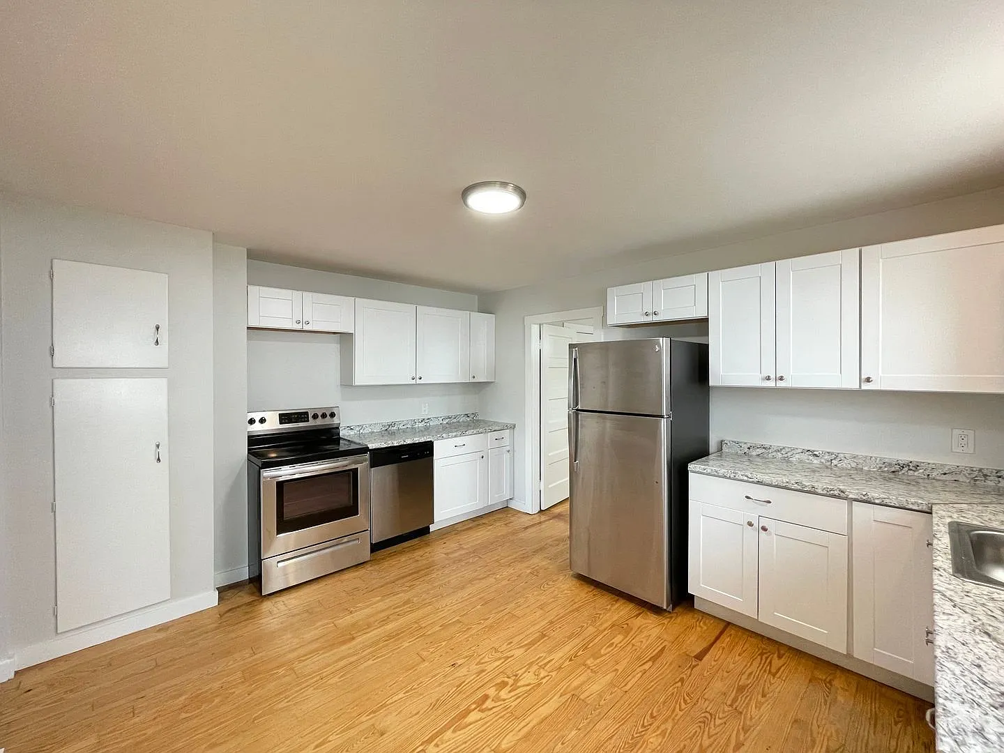 2 bed, 1.0 bath, 700 sqft, $1,725 — Photo 4