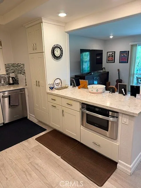 2 bed, 1100 sqft, $4,000 — Photo 3