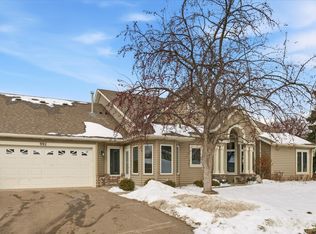 992 Stratford Ct, Burnsville, MN 55337