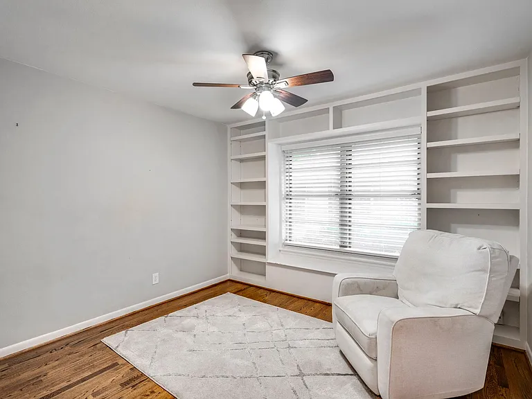 9203 Livenshire Dr — Photo 23