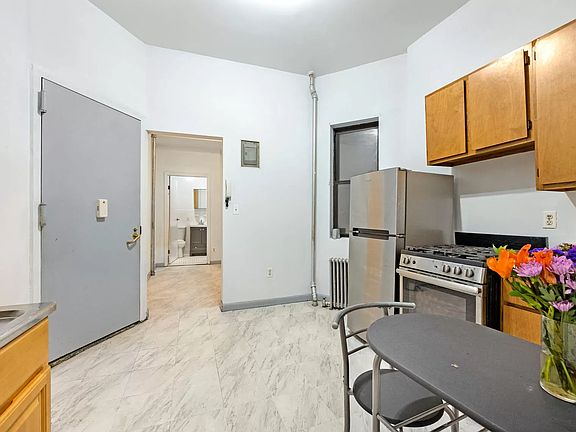 3rd image of 312 W 49th St #1A
