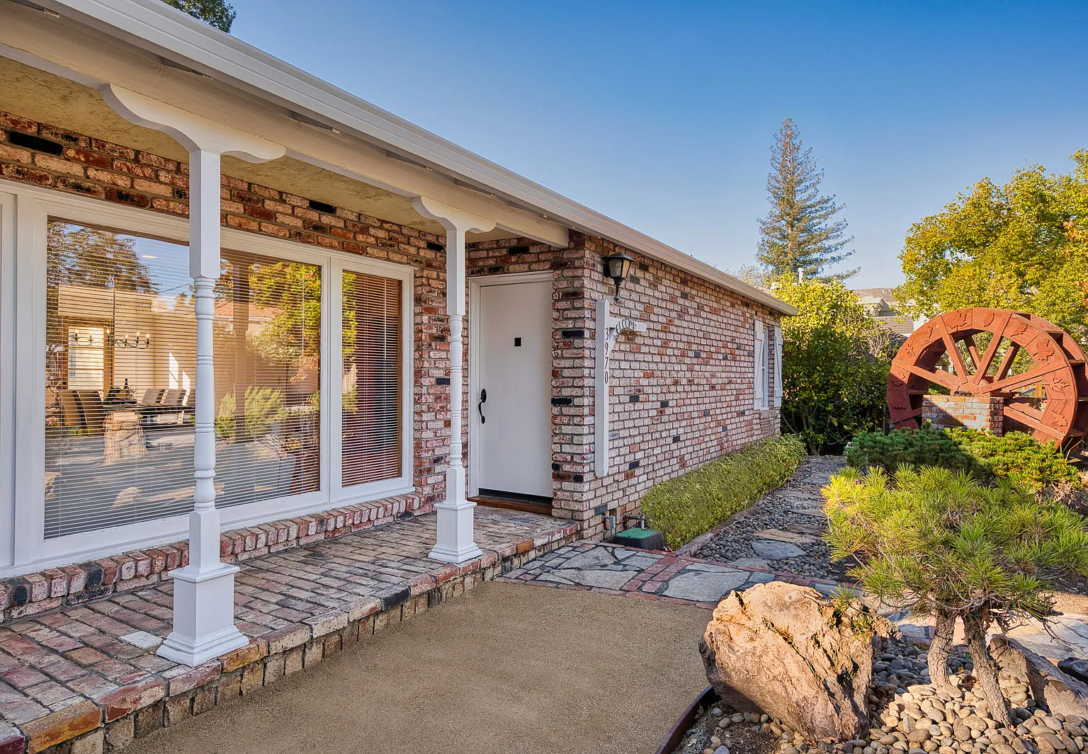 4 bed, 2.5 bath, 1601 sqft, $8,000 — Photo 3